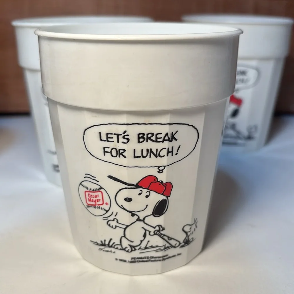 Vintage 1965 Charlie Brown and Snoopy/ Oscar Meyer Plastic Party Cups